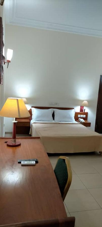 Hôtel Marbella Lomé Extérieur photo