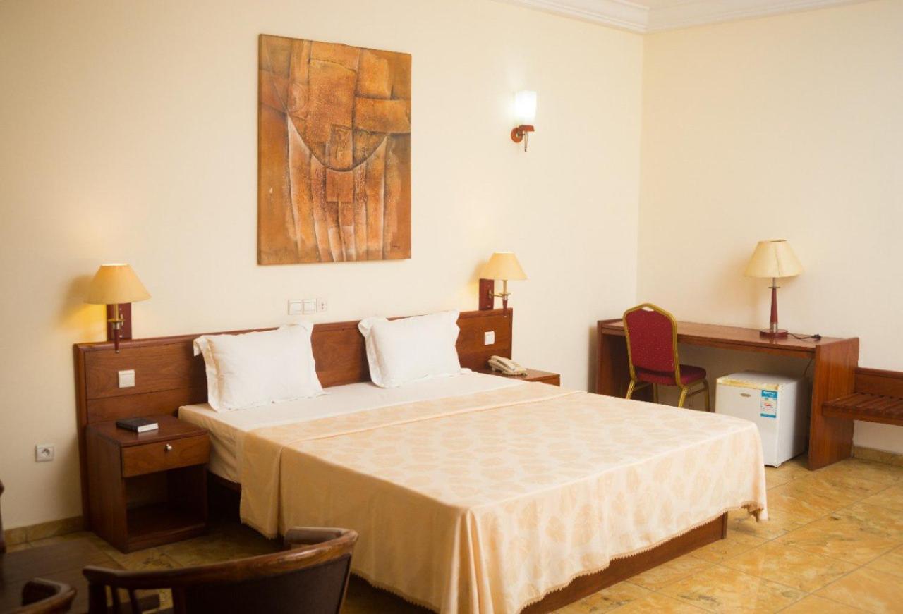 Hôtel Marbella Lomé Extérieur photo