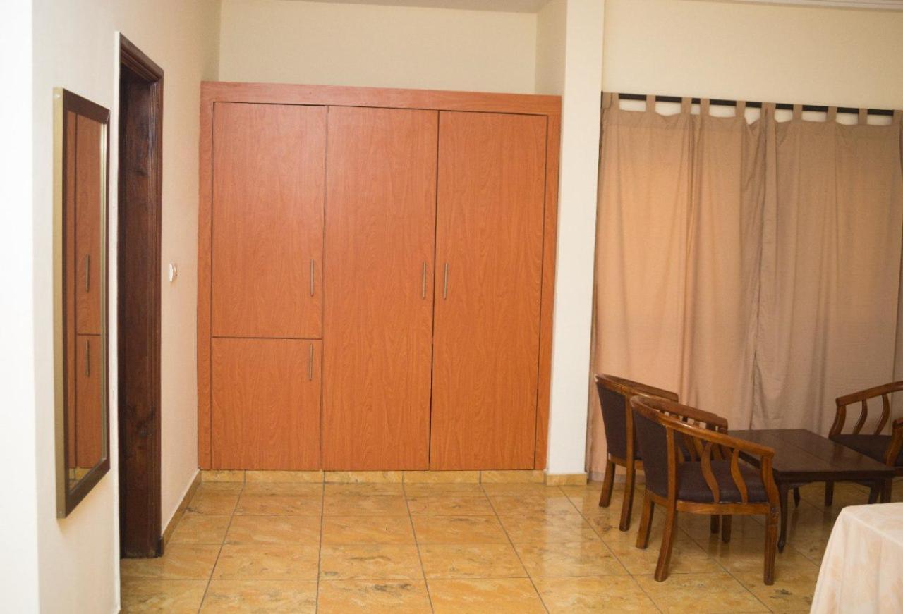 Hôtel Marbella Lomé Extérieur photo