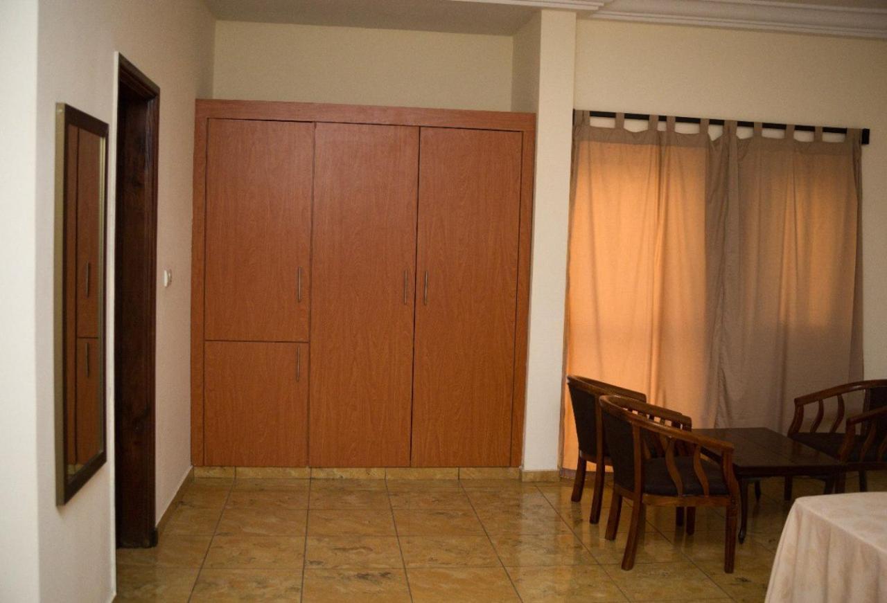 Hôtel Marbella Lomé Extérieur photo