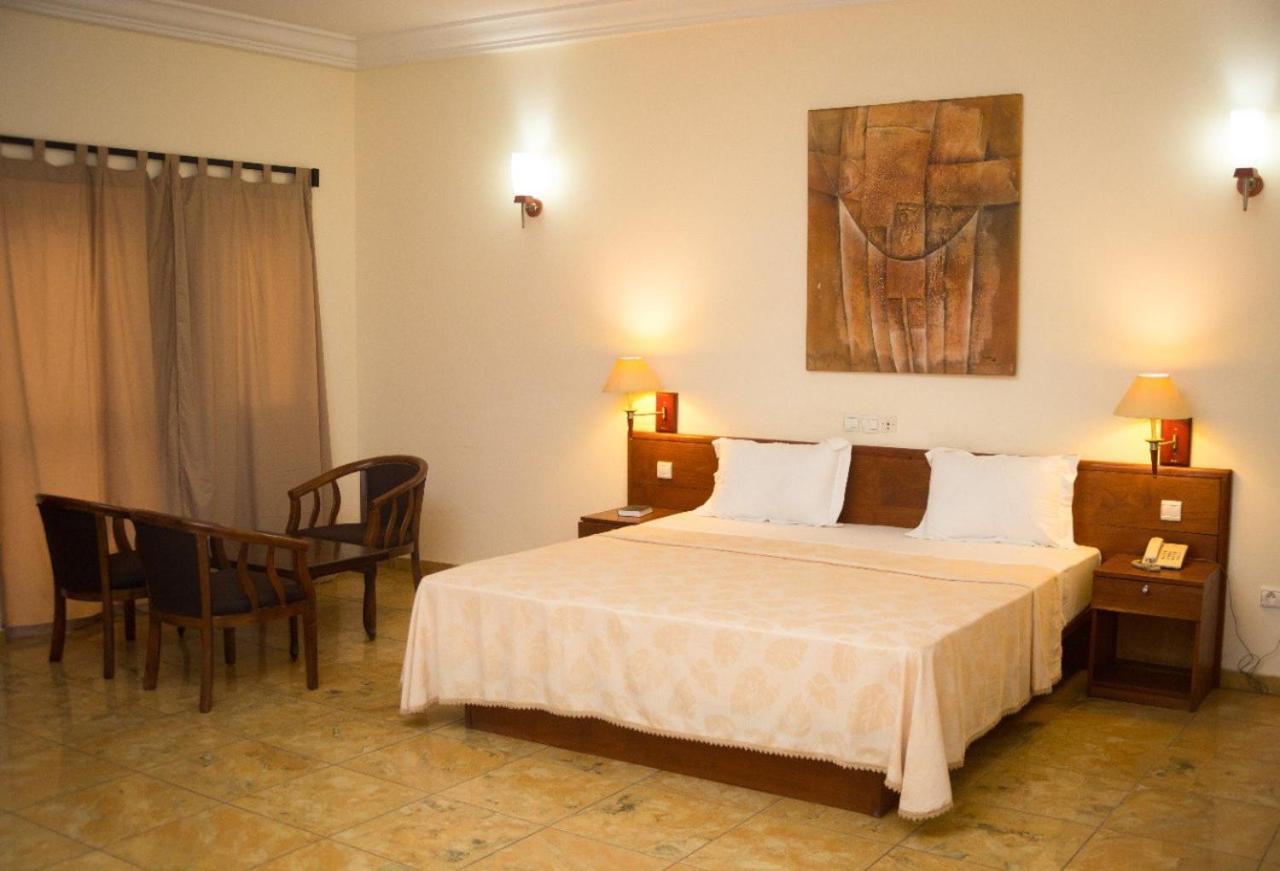 Hôtel Marbella Lomé Extérieur photo