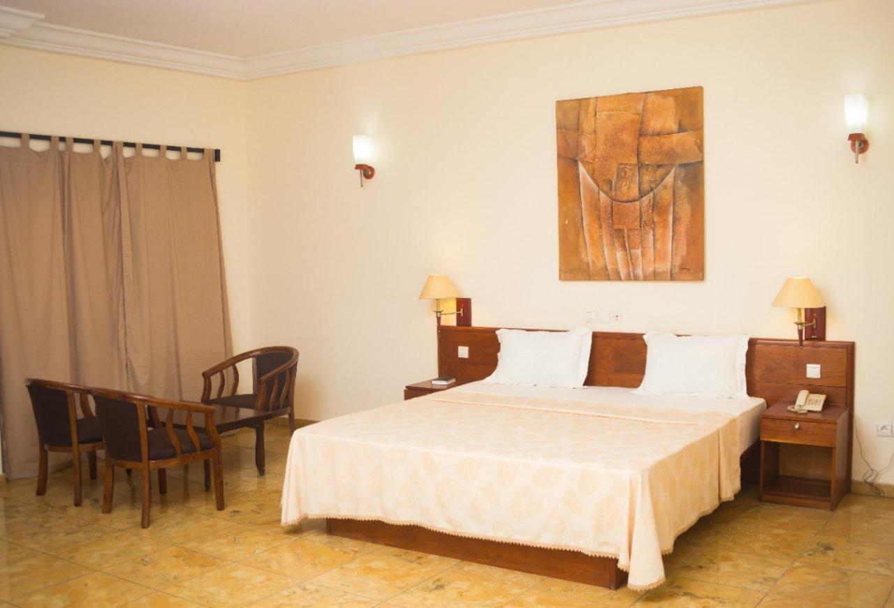 Hôtel Marbella Lomé Extérieur photo