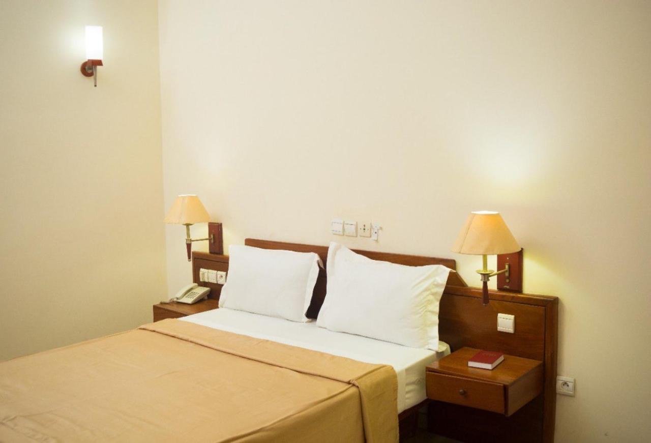 Hôtel Marbella Lomé Extérieur photo