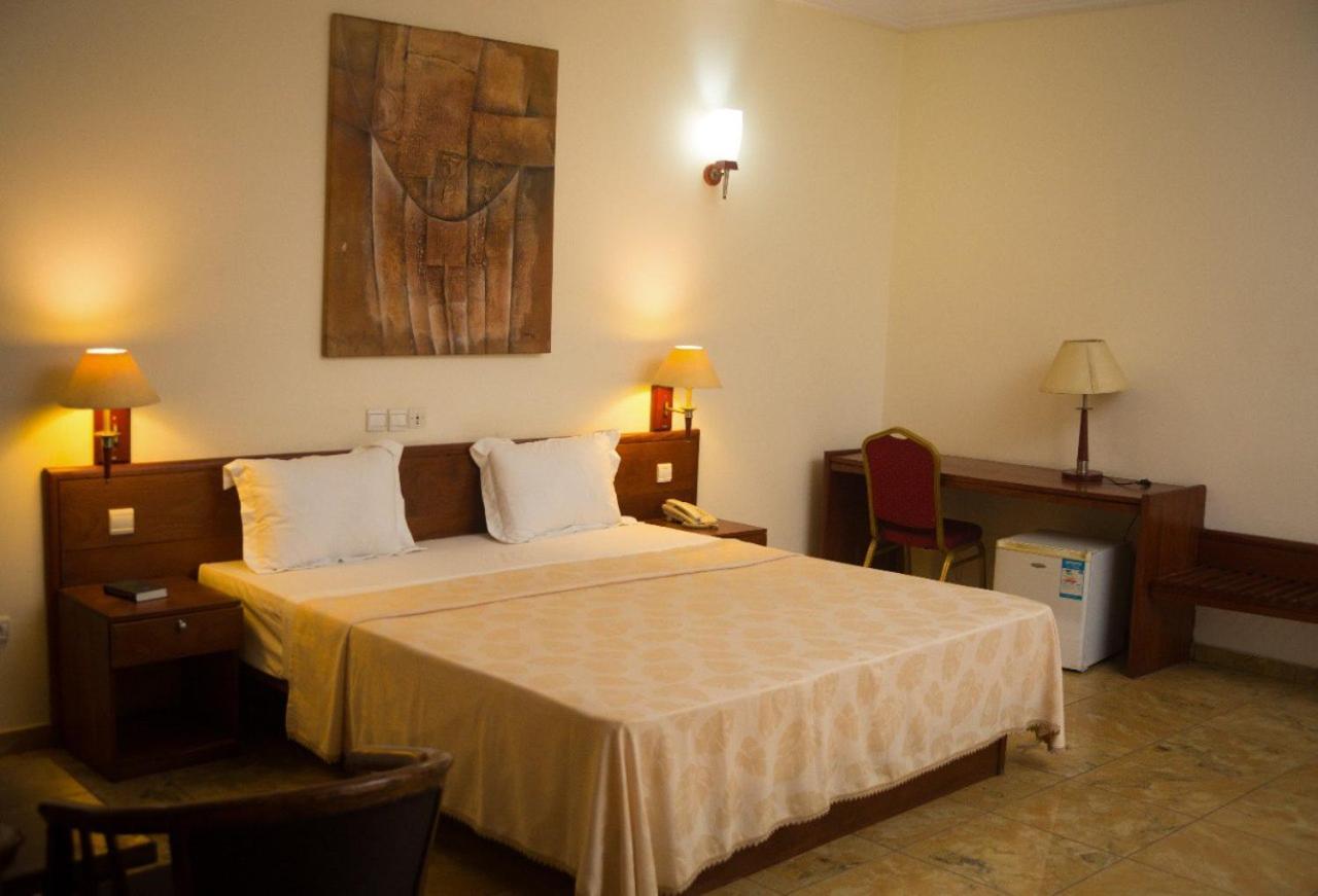 Hôtel Marbella Lomé Extérieur photo