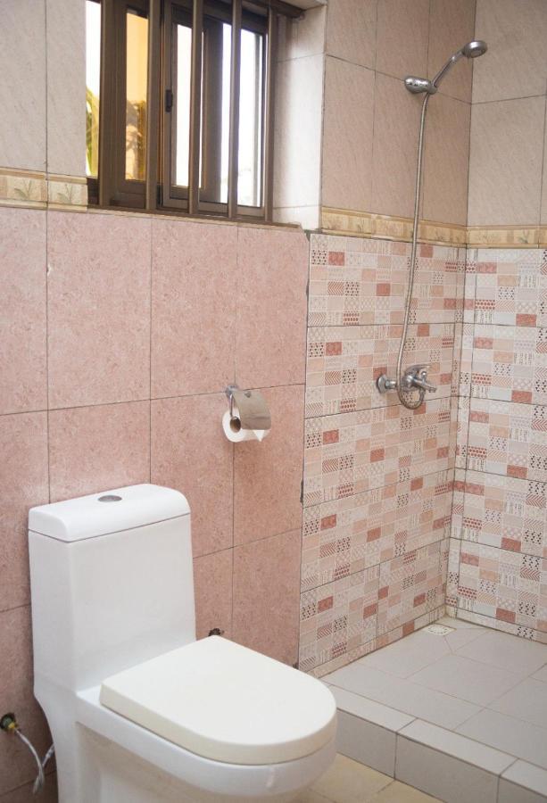 Hôtel Marbella Lomé Extérieur photo