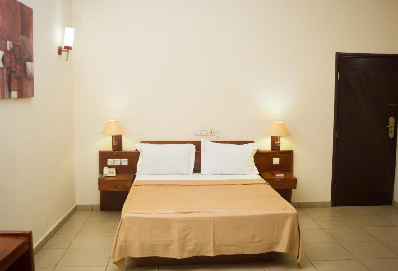 Hôtel Marbella Lomé Extérieur photo
